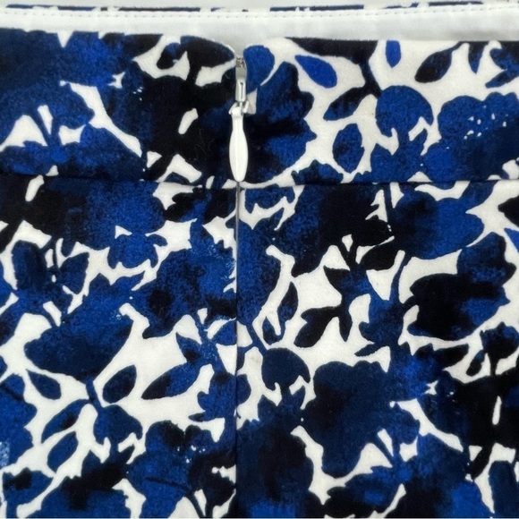 J. by J. Crew Blue/White/Black Abstract Floral Print Pencil Skirt - Sz 4 - Picture 4 of 10